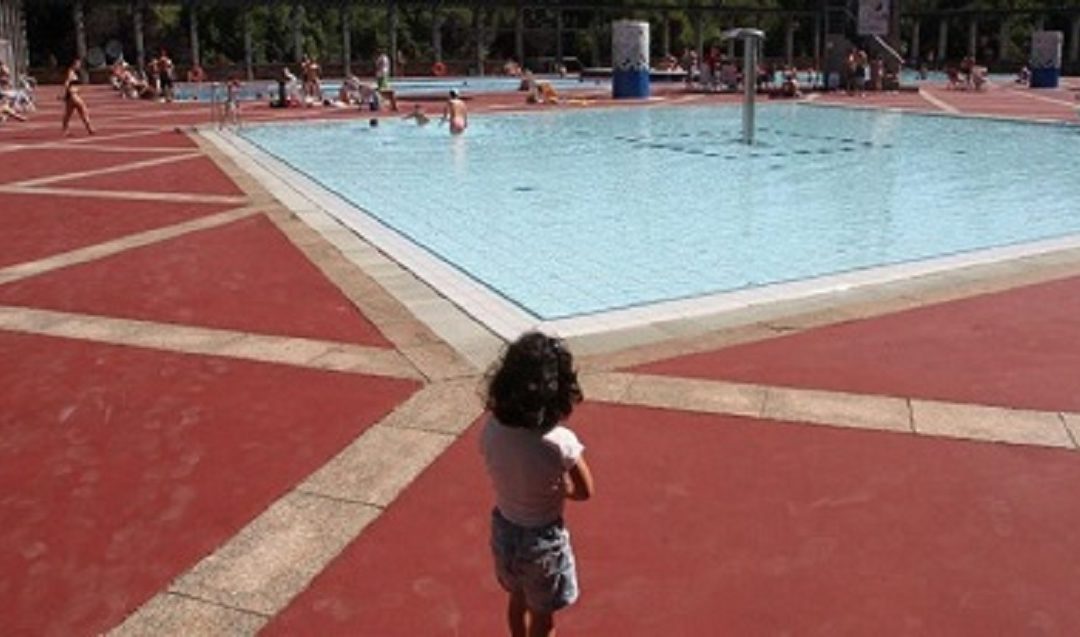 Norma para menores en piscinas